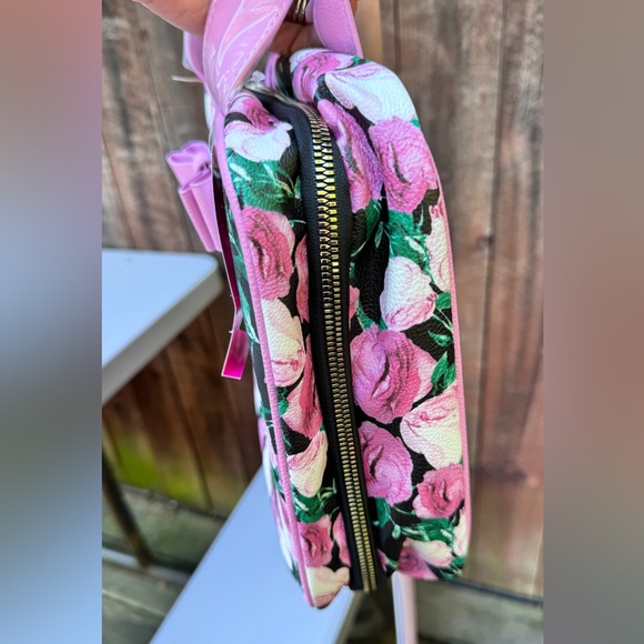 Betsey Johnson Roses Bow Cosmetic Weekender - Picture 3 of 9